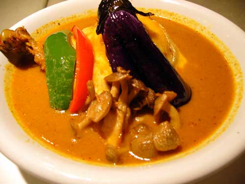 ピッキーヌ チキンとなすしめじカレーにチーズトッピング